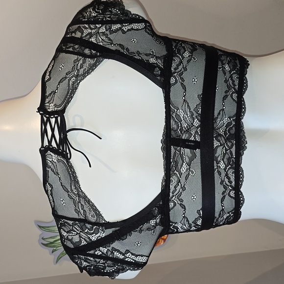 Torrid - Lace High Neck Bralette Top in Rich Black - Picture 5 of 13